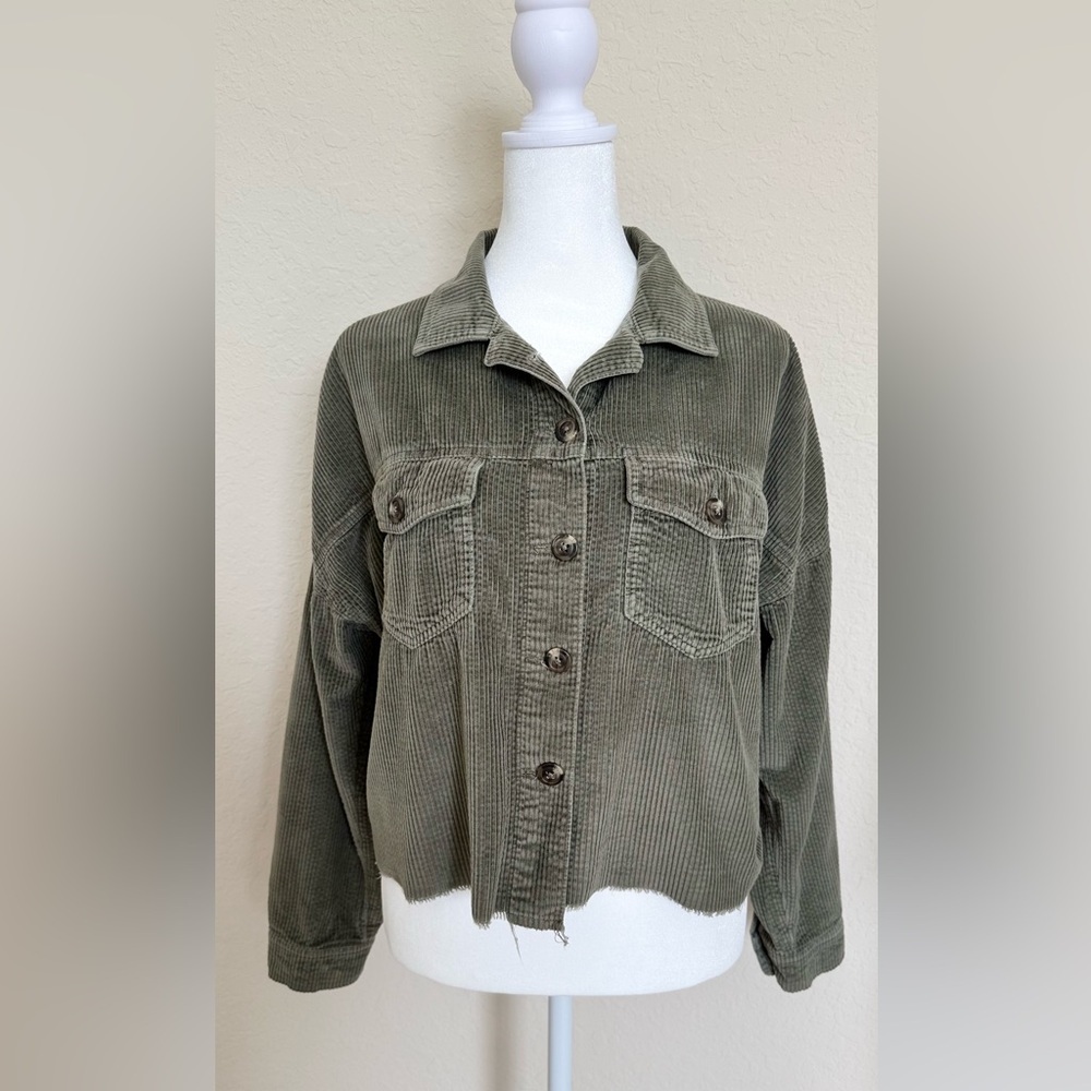 American Eagle Olive Green Corduroy Cropped Jacket – Casual & Vintage Vibes
